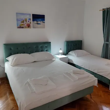 Iva Apartman *