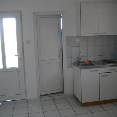 Iva Apartman *